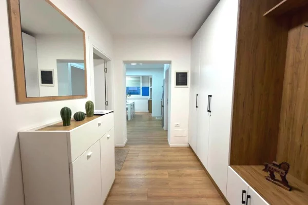 Shtepi me qera Apartament ne Tirane, 3+1, Mobilimi E mobiluar, Pagesa 75,000  Leke.