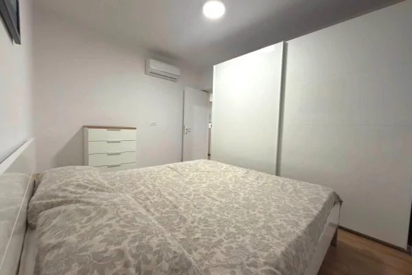 Shtepi me qera Apartament ne Tirane, 3+1, Mobilimi E mobiluar, Pagesa 75,000  Leke.