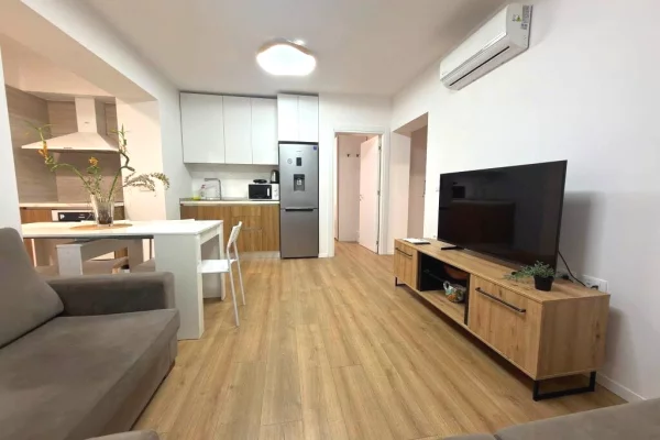 JEPET ME QIRA APARTAMENT 3+1+2🚾 📍Prane Pazarit te Ri, Rruga Tefta Tashko-Koço, Tirane