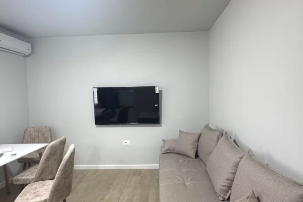 Jepet me qira apartament 1+1  📍 Vendndodhja: Rruga e Elbasanit, pranë BKT