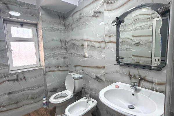 Shtepi me qera Apartament ne Tirane, 1+1, Mobilimi E mobiluar, Pagesa 55,000  Leke.