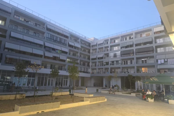 Shtepi me qera Apartament ne Tirane, 2+1, Mobilimi E mobiluar, Pagesa 50,000  Leke.