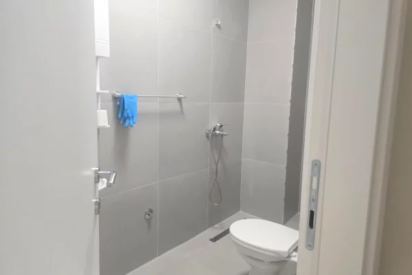 Shtepi me qera Apartament ne Tirane, 2+1, Mobilimi E mobiluar, Pagesa 50,000  Leke.