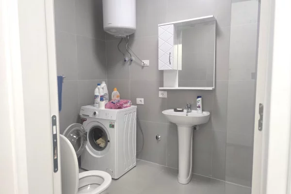 Shtepi me qera Apartament ne Tirane, 2+1, Mobilimi E mobiluar, Pagesa 50,000  Leke.