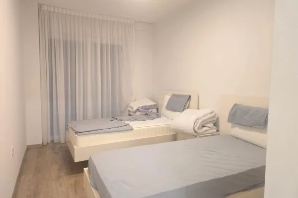 Shtepi me qera Apartament ne Tirane, 2+1, Mobilimi E mobiluar, Pagesa 50,000  Leke.