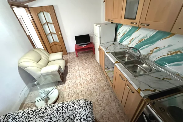 Shtepi me qera Apartament ne Tirane, 1+1, Mobilimi E mobiluar, Pagesa 40,000  Leke.