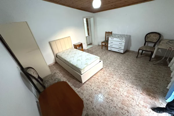 Shtepi me qera Apartament ne Tirane, 1+1, Mobilimi E mobiluar, Pagesa 40,000  Leke.