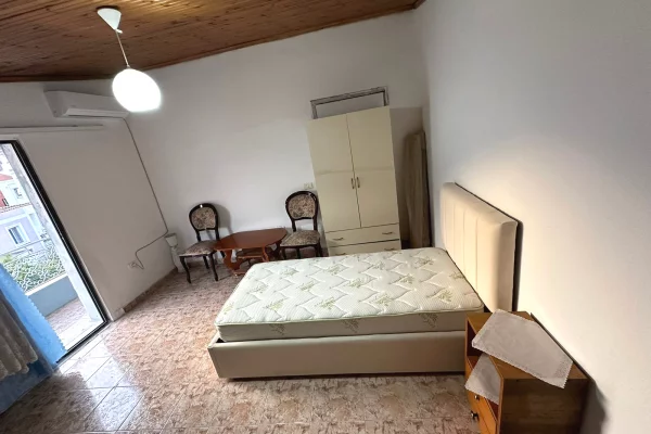 Shtepi me qera Apartament ne Tirane, 1+1, Mobilimi E mobiluar, Pagesa 40,000  Leke.