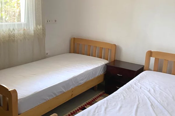 Shtepi me qera Apartament ne Tirane, 1+1, Mobilimi E mobiluar, Pagesa 40,000  Leke.