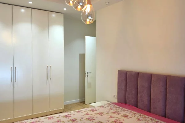 Shtepi me qera Apartament ne Tirane, 2+1, Mobilimi E mobiluar, Pagesa 850  Euro.