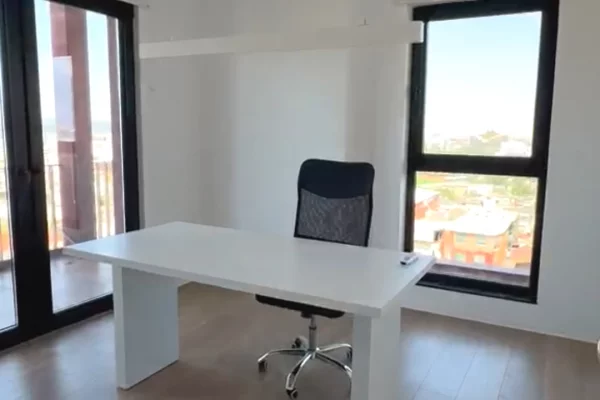 Ambient biznesi me qera 3+1 ne Tirane - 1,300 Euro
