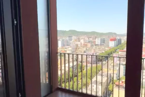 Zyre per qera tek Garden building
