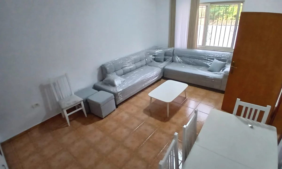 Shtepi me qera Apartament ne Tirane, 1+1, Mobilimi E mobiluar, Pagesa 450  Euro.