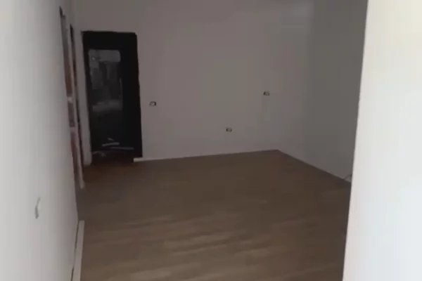 Shtepi ne shitje Apartament ne Tirane, 2+1, Mobilimi Bosh, pa mobiluar, Pagesa 227,000  Euro.