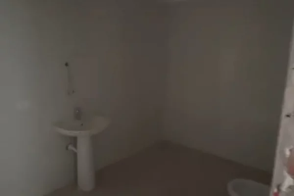 Shtepi ne shitje Apartament ne Tirane, 2+1, Mobilimi Bosh, pa mobiluar, Pagesa 227,000  Euro.