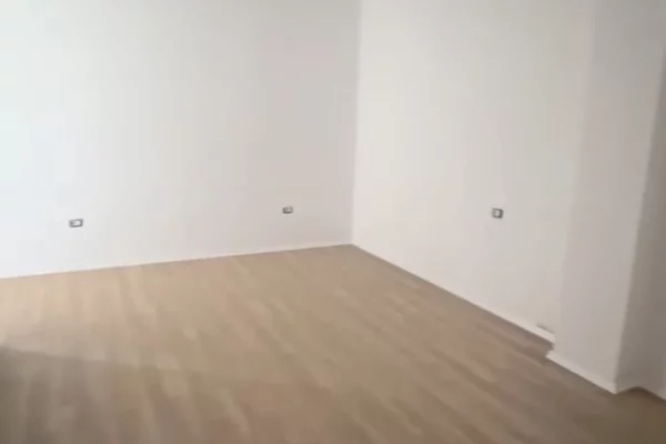 Shtepi ne shitje Apartament ne Tirane, 2+1, Mobilimi Bosh, pa mobiluar, Pagesa 227,000  Euro.