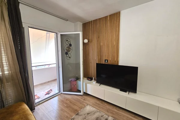 Shtepi ne shitje Apartament ne Tirane, 2+1, Mobilimi E mobiluar, Pagesa 18,000,000  Leke.