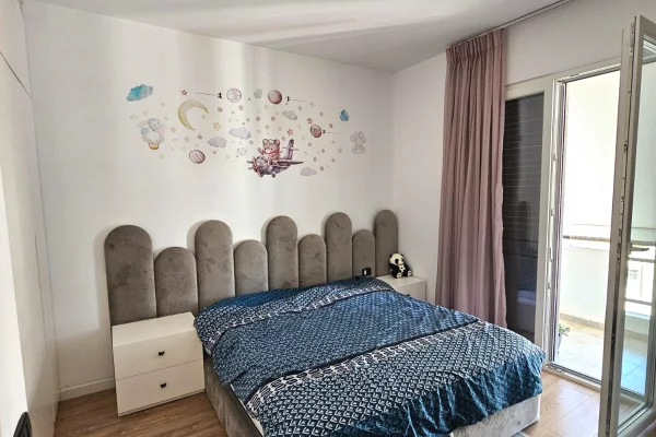 Shtepi ne shitje Apartament ne Tirane, 2+1, Mobilimi E mobiluar, Pagesa 18,000,000  Leke.