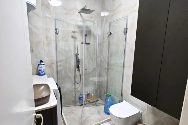Shtepi ne shitje Apartament ne Tirane, 2+1, Mobilimi E mobiluar, Pagesa 18,000,000  Leke.