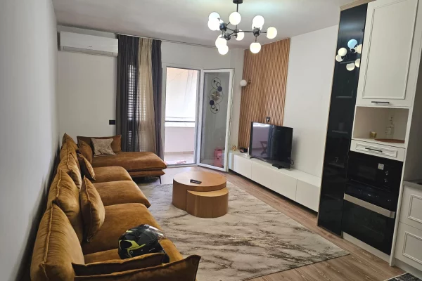 Shtepi ne shitje Apartament ne Tirane, 2+1, Mobilimi E mobiluar, Pagesa 18,000,000  Leke.