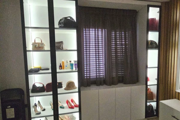 Shtepi me qera Apartament ne Tirane, 2+1, Mobilimi E mobiluar, Pagesa 75,000  Leke.