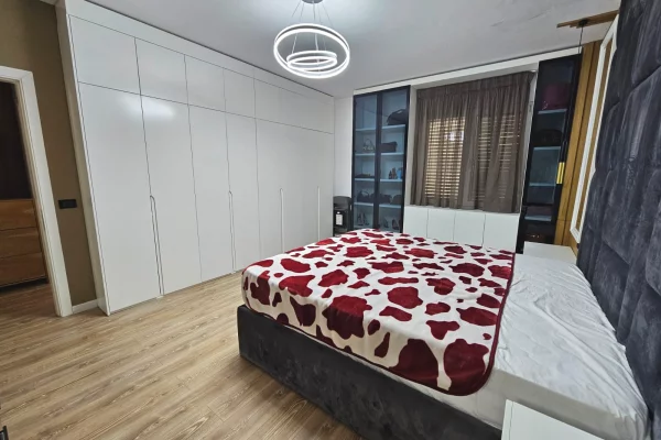 Shtepi me qera Apartament ne Tirane, 2+1, Mobilimi E mobiluar, Pagesa 75,000  Leke.