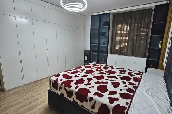 Shtepi me qera Apartament ne Tirane, 2+1, Mobilimi E mobiluar, Pagesa 75,000  Leke.