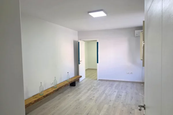 Shtepi me qera Shtepi Private ne Tirane, 7+1, Mobilimi Bosh, pa mobiluar, Pagesa 2,000  Euro.