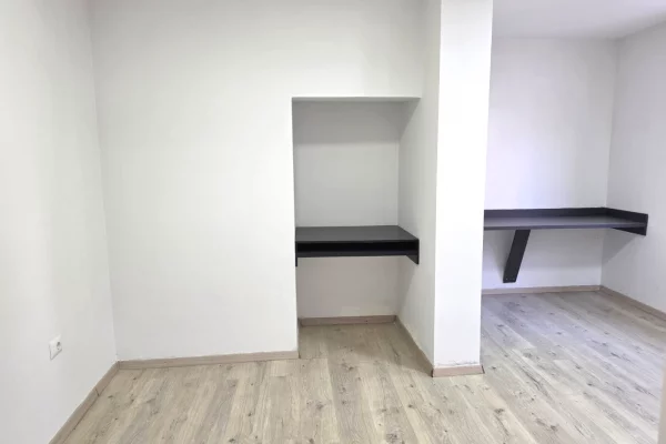 Shtepi me qera Shtepi Private ne Tirane, 7+1, Mobilimi Bosh, pa mobiluar, Pagesa 2,000  Euro.