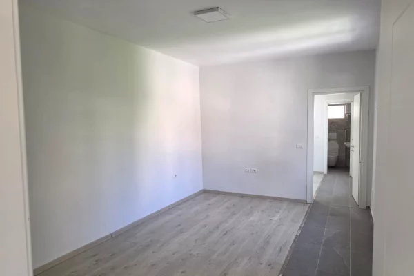 Shtepi me qera Shtepi Private ne Tirane, 7+1, Mobilimi Bosh, pa mobiluar, Pagesa 2,000  Euro.