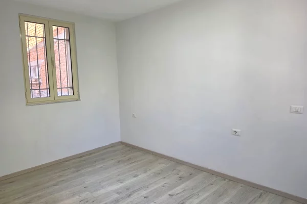 Shtepi me qera Shtepi Private ne Tirane, 7+1, Mobilimi Bosh, pa mobiluar, Pagesa 2,000  Euro.