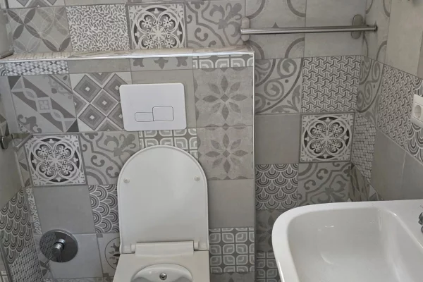 Shtepi me qera Shtepi Private ne Tirane, 7+1, Mobilimi Bosh, pa mobiluar, Pagesa 2,000  Euro.