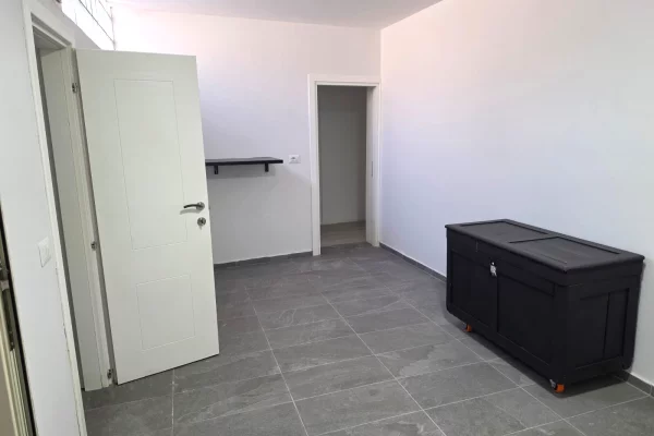 Shtepi me qera Shtepi Private ne Tirane, 7+1, Mobilimi Bosh, pa mobiluar, Pagesa 2,000  Euro.