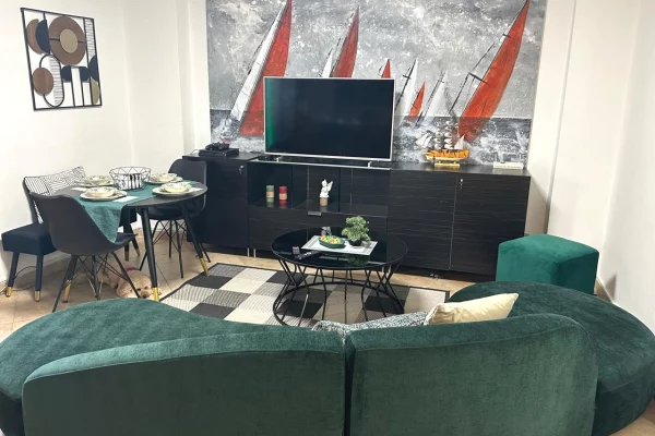Jepet me qera apartament 2+1 mbrapa 9-katesheve ne Qender