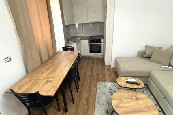Shtepi me qera Apartament ne Tirane, 2+1, Mobilimi E mobiluar, Pagesa 550  Euro.