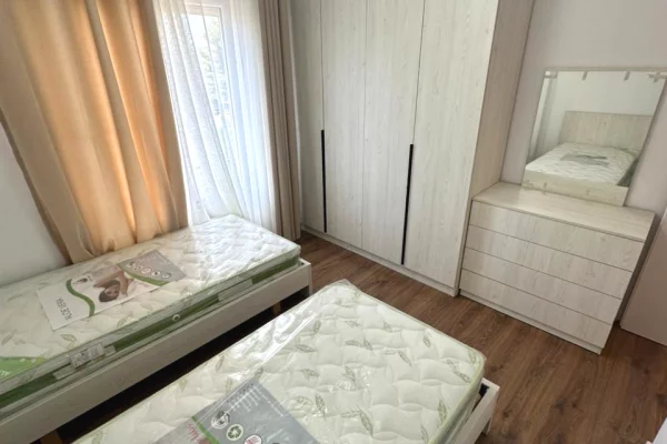 Shtepi me qera Apartament ne Tirane, 2+1, Mobilimi E mobiluar, Pagesa 550  Euro.