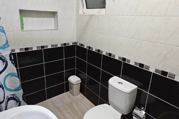 Shtepi me qera Apartament ne Tirane, 2+1, Mobilimi E mobiluar, Pagesa 75,000  Leke.