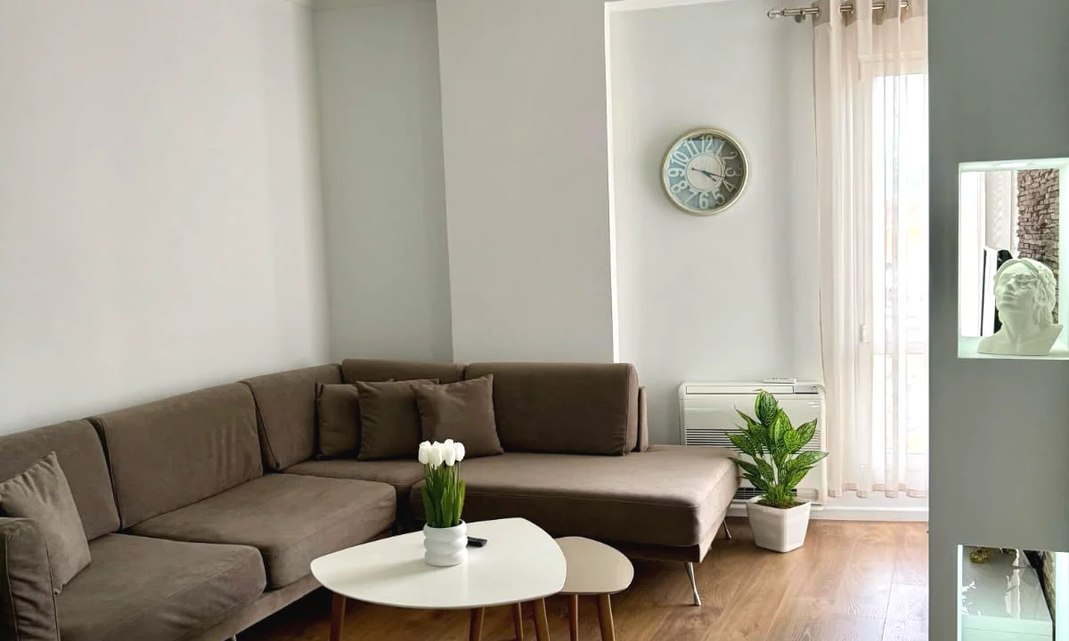 Shtepi me qera Apartament ne Tirane, 2+1, Mobilimi E mobiluar, Pagesa 75,000  Leke.
