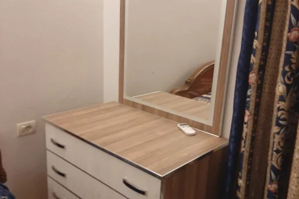 Shtepi me qera Apartament ne Tirane, 1+1, Mobilimi E mobiluar, Pagesa 65,000  Leke.