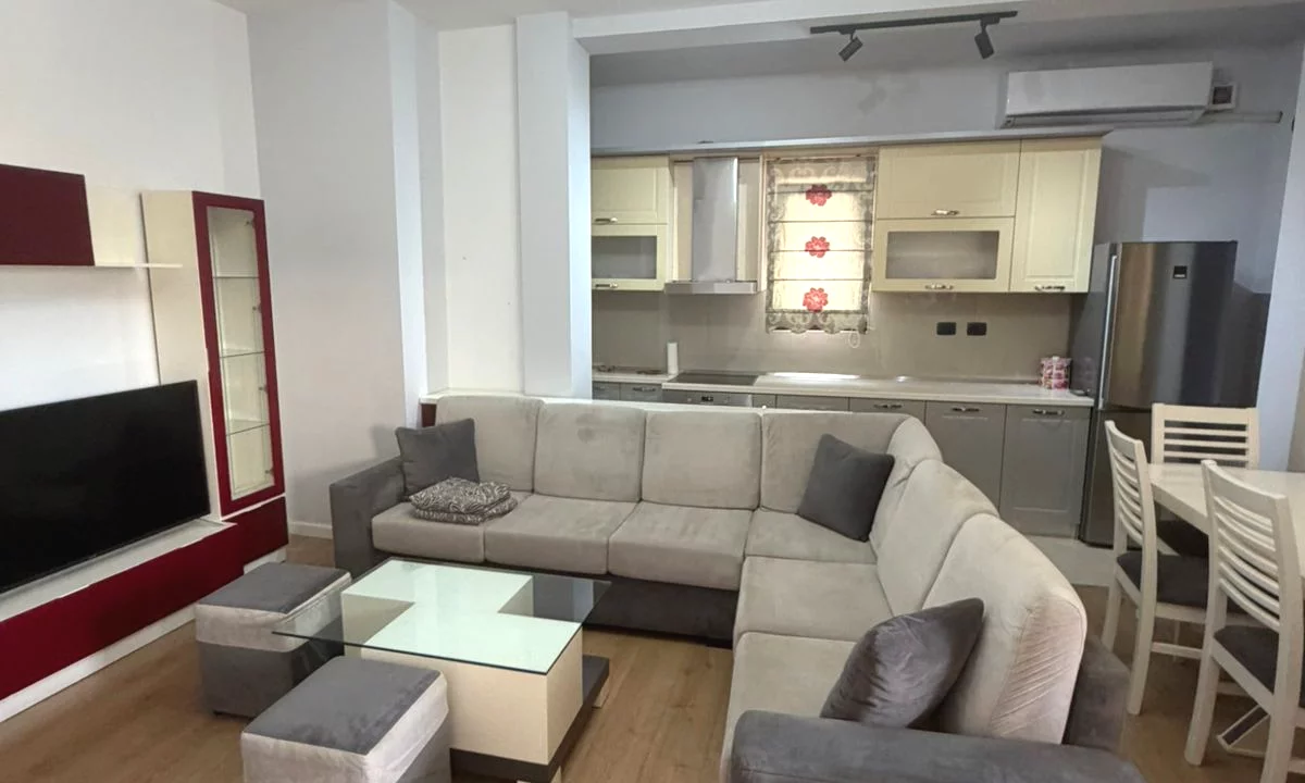 Shtepi me qera Apartament ne Tirane, 3+1, Mobilimi E mobiluar, Pagesa 70,000  Leke.