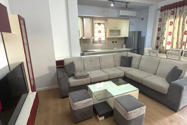 Shtepi me qera Apartament ne Tirane, 3+1, Mobilimi E mobiluar, Pagesa 70,000  Leke.