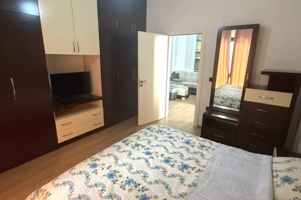 Shtepi me qera Apartament ne Tirane, 3+1, Mobilimi E mobiluar, Pagesa 70,000  Leke.