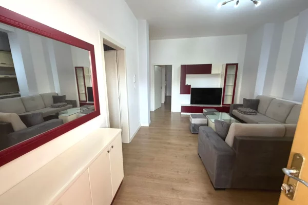 Shtepi me qera Apartament ne Tirane, 3+1, Mobilimi E mobiluar, Pagesa 70,000  Leke.