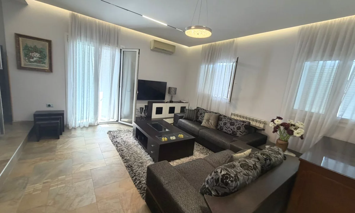 Shtepi me qera Apartament ne Tirane, 1+1, Mobilimi E mobiluar, Pagesa 55,000  Leke.
