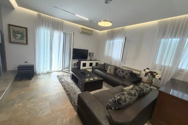 Shtepi me qera 1+1 ne Tirane - 55,000 Leke