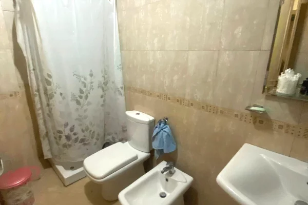 Shtepi me qera Apartament ne Tirane, 2+1, Mobilimi E mobiluar, Pagesa 60,000  Leke.