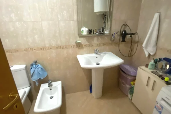 Shtepi me qera Apartament ne Tirane, 2+1, Mobilimi E mobiluar, Pagesa 60,000  Leke.
