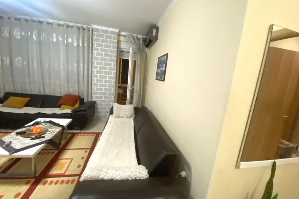 Shtepi me qera Apartament ne Tirane, 2+1, Mobilimi E mobiluar, Pagesa 60,000  Leke.