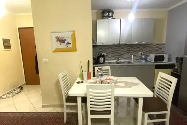 Shtepi me qera Apartament ne Tirane, 2+1, Mobilimi E mobiluar, Pagesa 60,000  Leke.