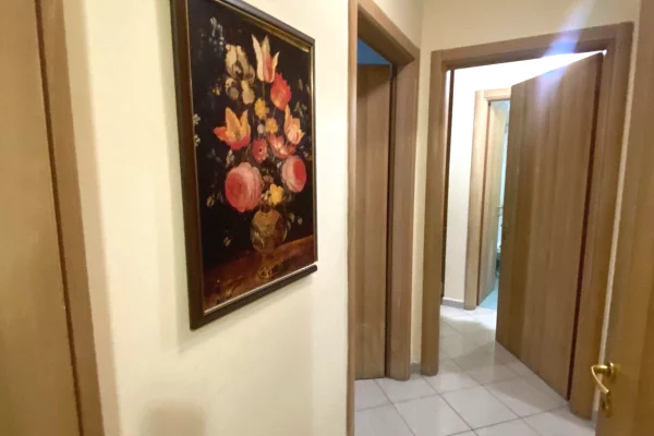 Shtepi me qera Apartament ne Tirane, 2+1, Mobilimi E mobiluar, Pagesa 60,000  Leke.